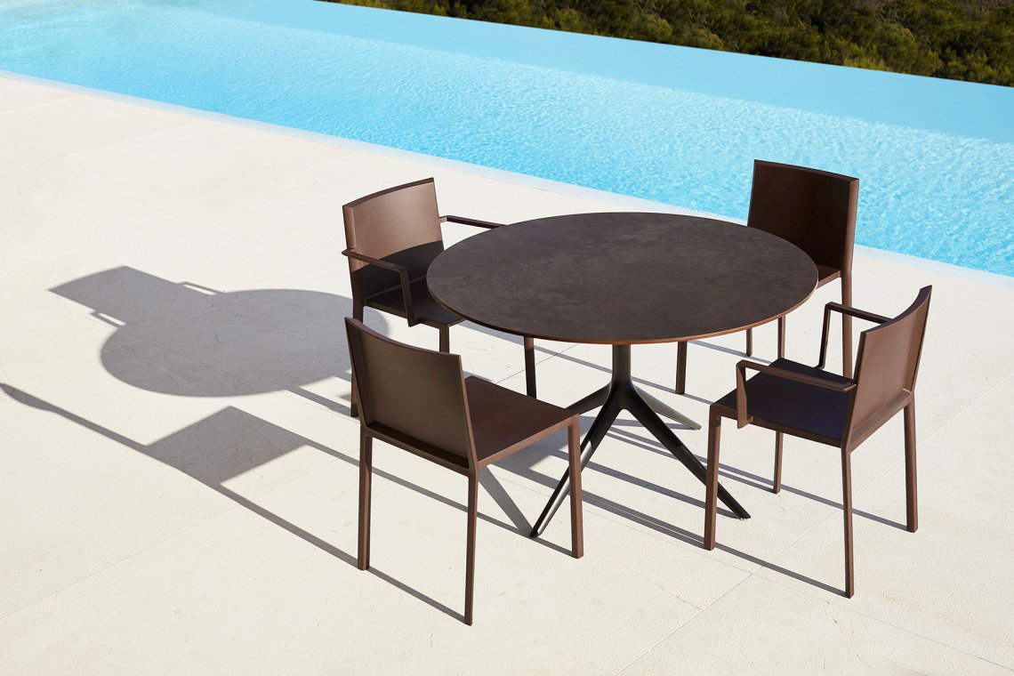 mesas-redondas-e-cadeiras-horeca-quartz-vondom.jpg